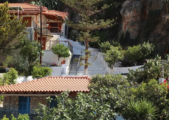 Arokaria * Parálion Ástros